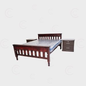 Cama de madera matrimonial con mesas de noche